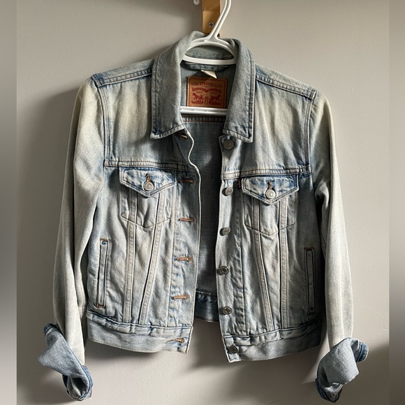 Levi’s Fitted Jean Jacket - Picture 8 of 9